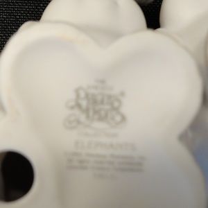 Home Interiors (HOMCO) Accents - 1993 Porcelain Elephants In Love Figurine HOMCO Home Interiors (HOMCO) Accents - 1993 Porcelain Elephants In Love Figurine HOMCO